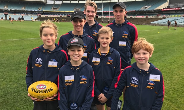 AFCFatherSon2017_620.jpg Famous Crows names including Hart, Edwards and McDermott were involved in a Next Generation Father-Son Academy session